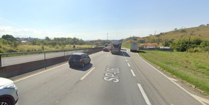 Acidente causa lentidão na Dutra em Taubaté Acidente causa lentidão na Dutra em Taubaté