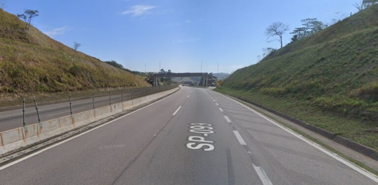 Homem de 44 anos morre atropelado na Tamoios em São José dos Campos