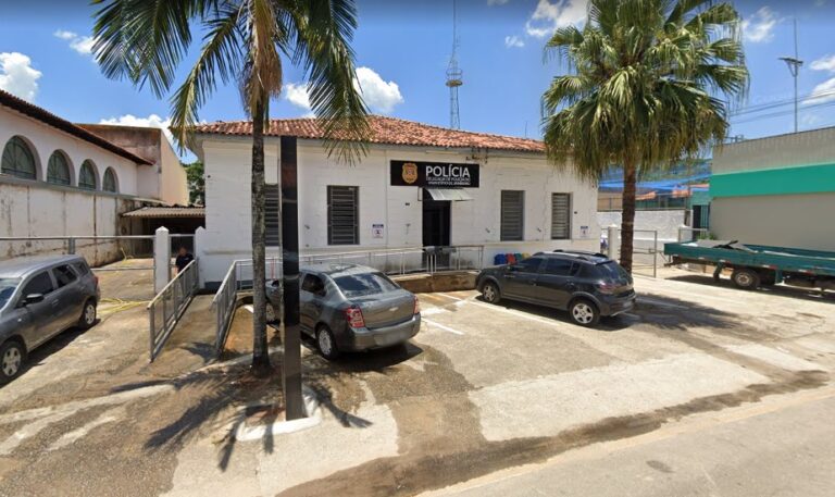 Mulher é presa em Jambeiro após furtar shopping em São José