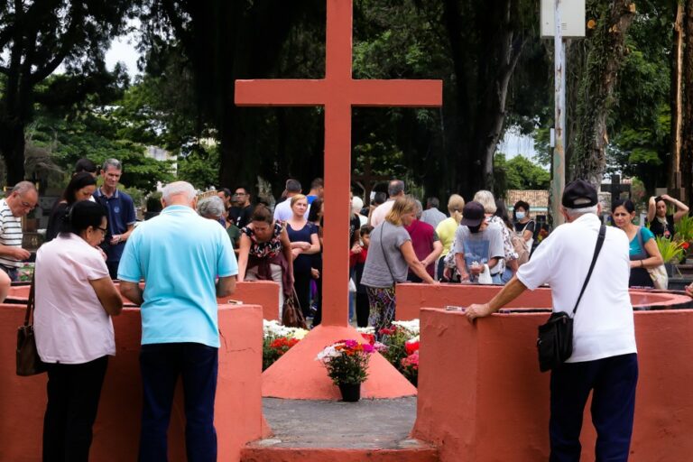 Dia de Finados: cerca de 50 mil pessoas devem passar pelos cemitérios de São José dos Campos