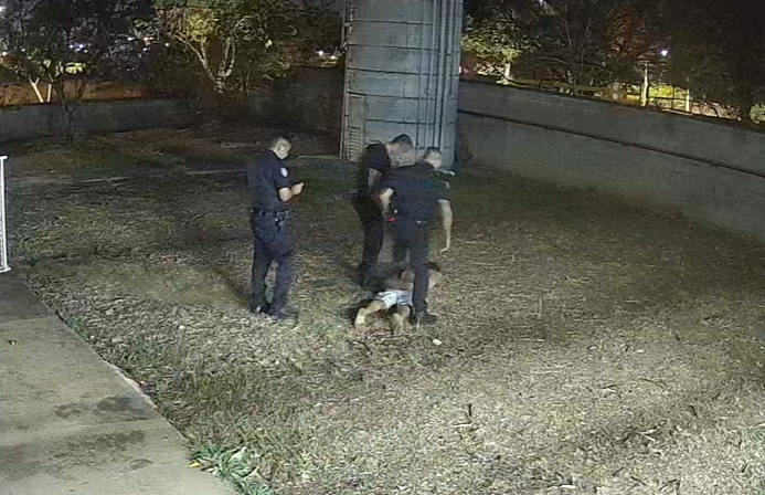 Homem pula muro para furtar escola, se esconde em caixa de luz e é preso pela guarda Homem pula muro para furtar escola, se esconde em caixa de luz e é preso pela guarda