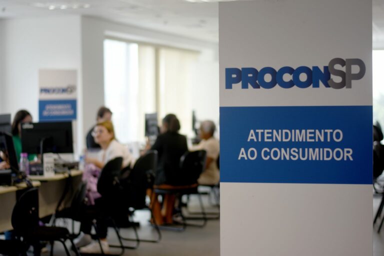 Enquete feita pelo Procon-SP mostra que idosos não se sentem seguros comprando pela internet