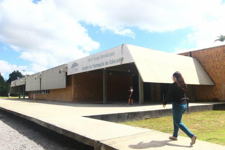 Inscrições para programa de bolsa de estudos vão até quinta-feira (31) em São José