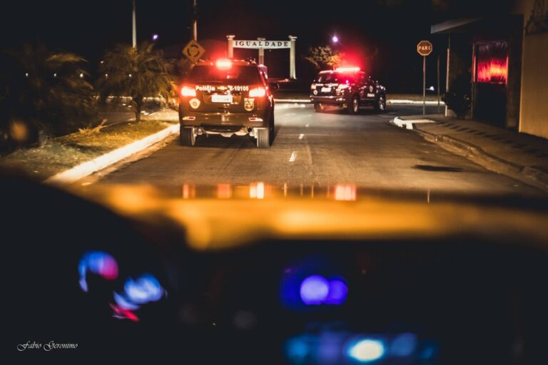 A polícia se deslocou até o local indicado, mas foi surpreendida por um homem armado, que abriu fogo contra os agentes. Em defesa, a equipe do BAEP respondeu aos disparos.