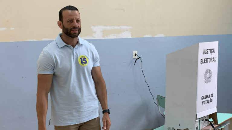 Betinho Neves vota pela manhã em Limeira
