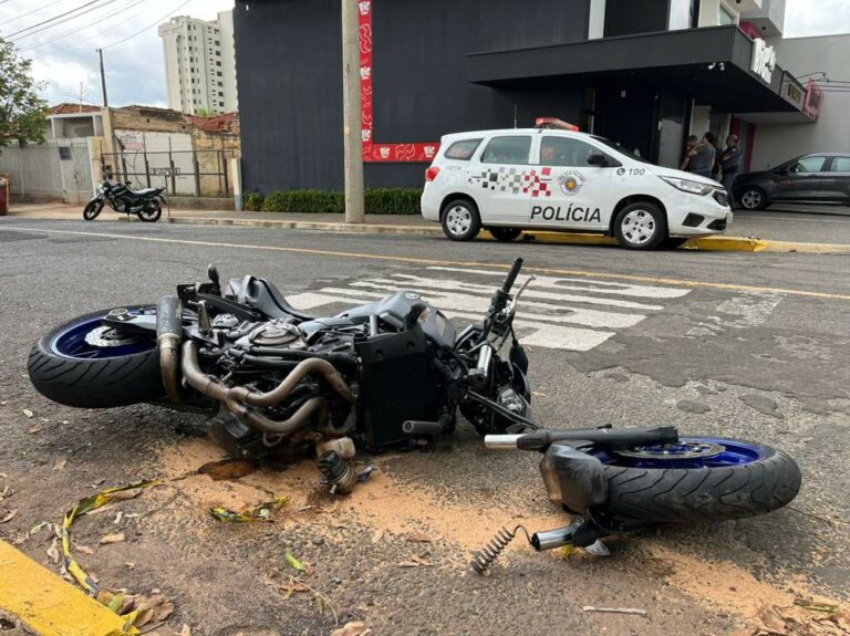 Motociclista fica ferido após colisão com SUV em cruzamento na avenida Saudade