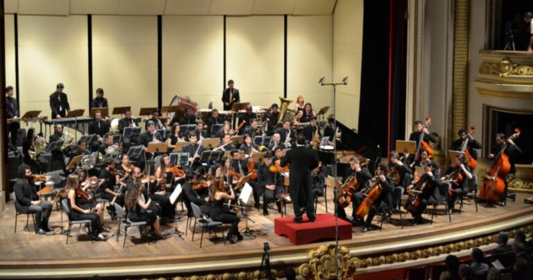 No Theatro Pedro II, USP Filarmônica encerra a temporada e premia os melhores solistas da orquestra