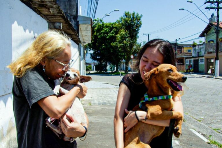 Veja o vídeo! Jovem é surpreendida pela mãe e ganha de presente o cão ‘especial’, Juninho