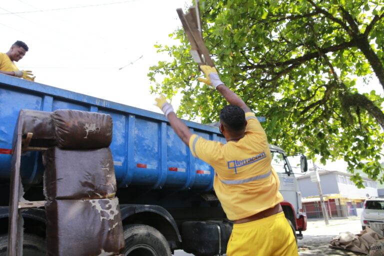 Prefeitura de Guarujá coleta mais de 1,1 milhão de tonelada de lixo em oito anos