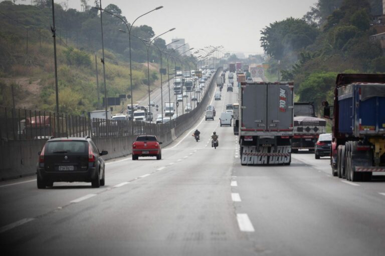 Proclamação da República: mais de 2,4 milhões veículos devem seguir para litoral e interior de SP
