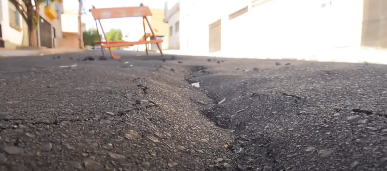 VÍDEO: Asfalto começa a ceder na rua Marcondes Salgado 20 dias após recapeamento