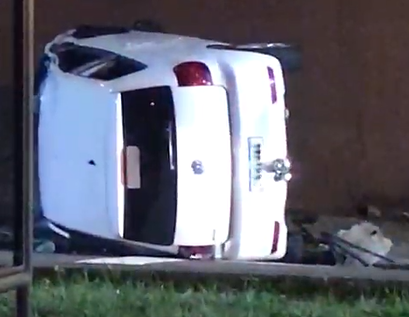 Carro capota após acidente no centro de Piracicaba e motorista recusa teste do bafômetro