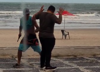 Homem é preso em flagrante após assalto à mão armada em cidade do litoral; VÍDEO