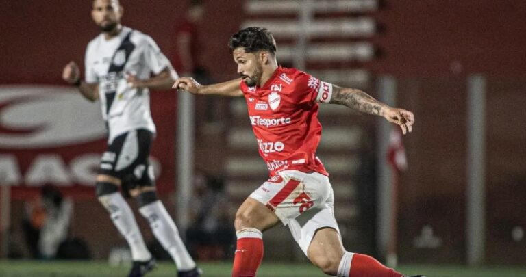 Ponte Preta sofre virada em Goiânia e se complica na luta contra o rebaixamento