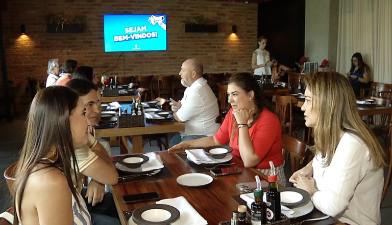 Almoço de confraternização da TV Thathi reúne parceiros comerciais