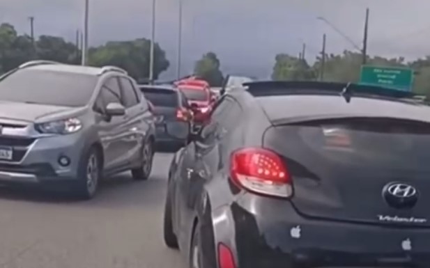 Motoristas são alvos de bandidos em arrastão na Ponte do Mar Pequeno; VÍDEO