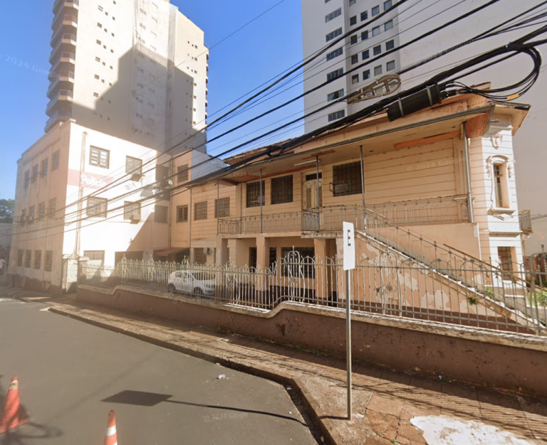 Na rua Florêncio de Abreu, antiga base da PM é incendiada; autoria do crime ainda é desconhecida