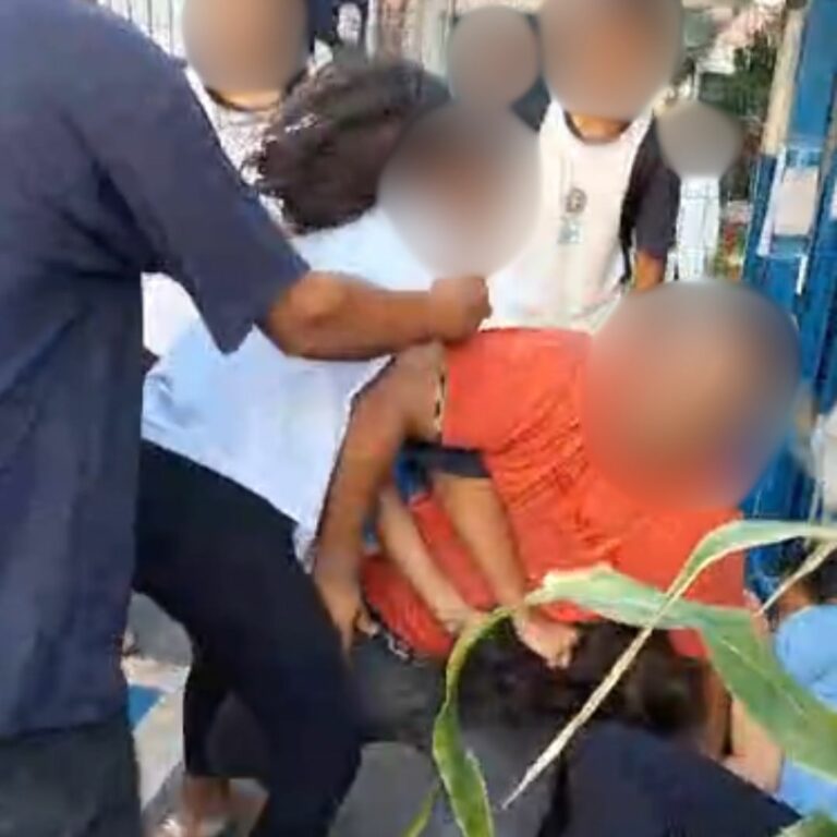 Alunas trocam socos e chutes na porta de escola em Campinas