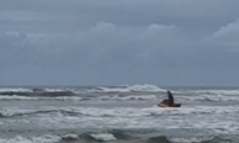 Buscas por jovem desaparecido no mar após entrar em corrente de retorno em Praia Grande são suspensas