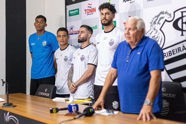 Quatro novos reforços do Leão , totalizando 14 até agora