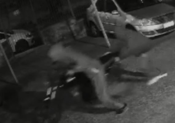 Criminosos invadem condomínio e furtam moto em Campinas