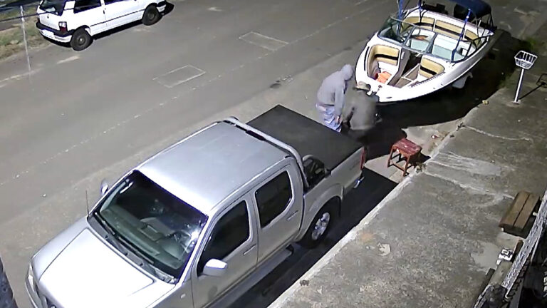 Criminosos furtam lancha no meio da madrugada em Hortolândia