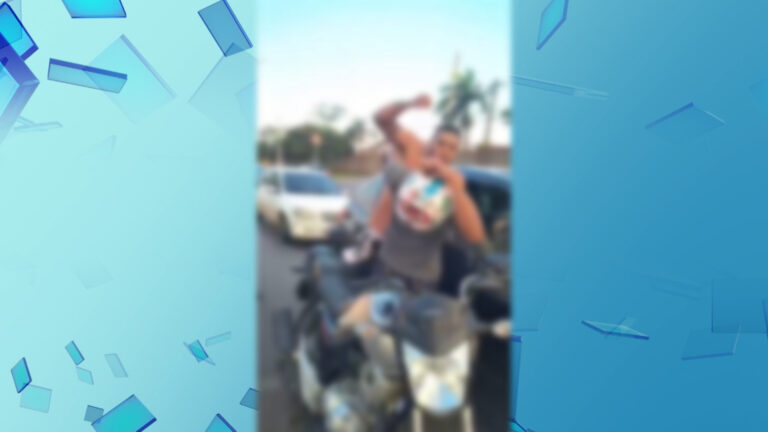 Briga de trânsito termina com troca de socos e chutes