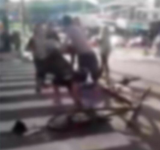 Adolescentes brigam na saída de escola em Hortolândia