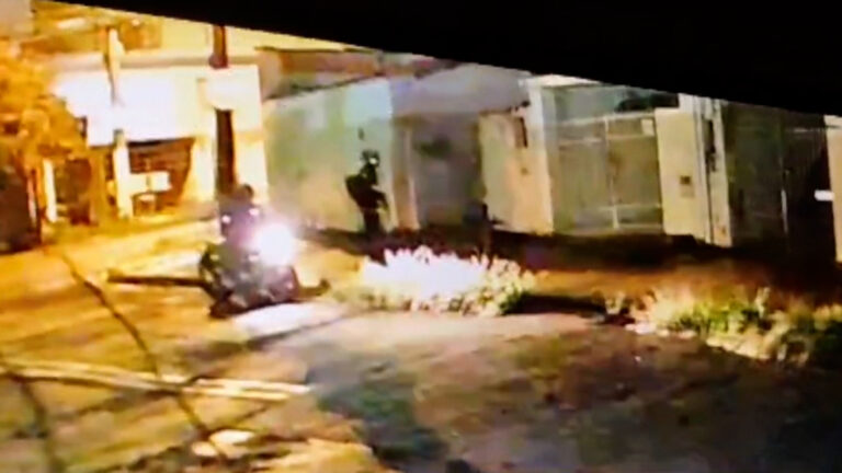 Dupla invade casa para furtar moto em Campinas; veja vídeo