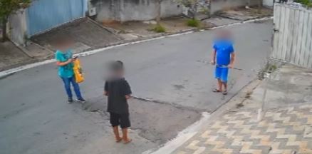 Vó vai visitar neto e é agredida pelo filho a pauladas