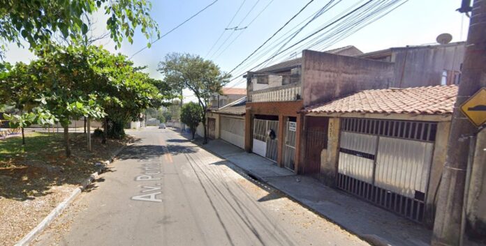 Padrasto e enteado se esfaqueiam durante briga na zona leste de São José dos Campos Padrasto e enteado se esfaqueiam durante briga na zona leste de São José dos Campos