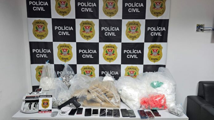 Quatro são presos e mais de 27 mil porções de drogas são apreendidas na zona sul de São José
