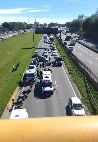 Acidentes causam congestionamento na Dutra em São José; uma pessoa morreu