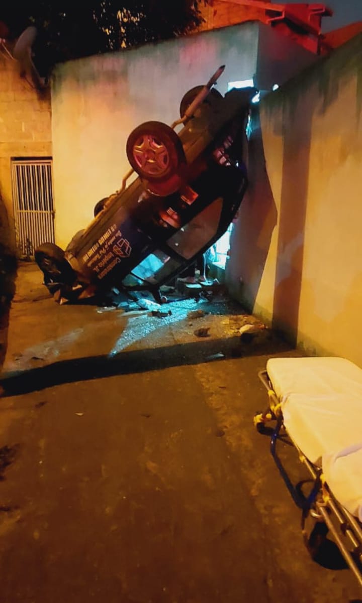 Motorista sem habilitação perde o controle e cai de ribanceira em Várzea Paulista