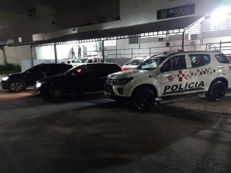 Dupla é presa com veículo roubado e outro clonado em São José dos Campos