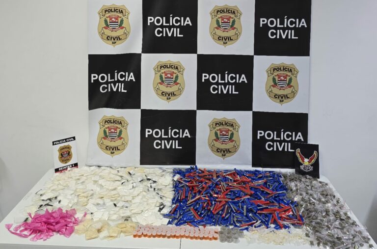 Polícia estoura "casa bomba" e apreende mais de 2 mil porções de drogas em São José