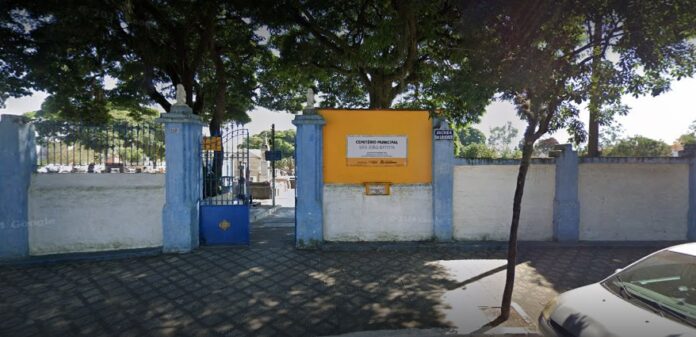 Casal morto por filho de 37 anos é velado e enterrado em Caçapava Casal morto por filho de 37 anos é velado e enterrado em Caçapava