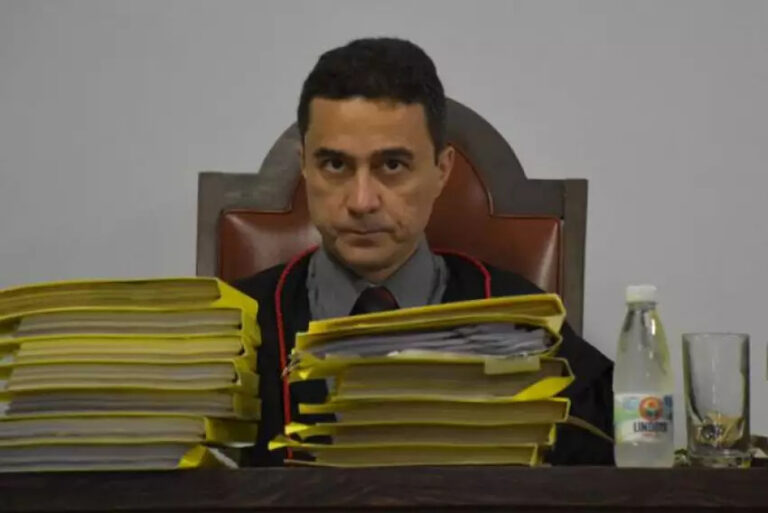 Adelmo Pinho lança o segundo livro de sua carreira literária no dia 15 de novembro