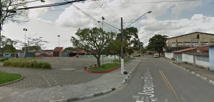 Homem tenta atropelar ex-namorada em Jacareí Homem tenta atropelar ex-namorada em Jacareí