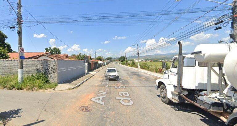 Homem é preso após atirar cadeira contra pai e agredir irmã em Pindamonhangaba