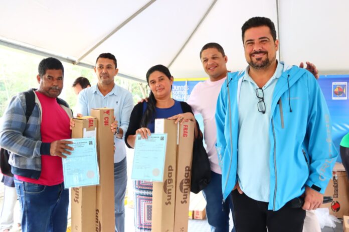 Ambulantes de São Sebastião recebem novos carrinhos padronizados Ambulantes de São Sebastião recebem novos carrinhos padronizados