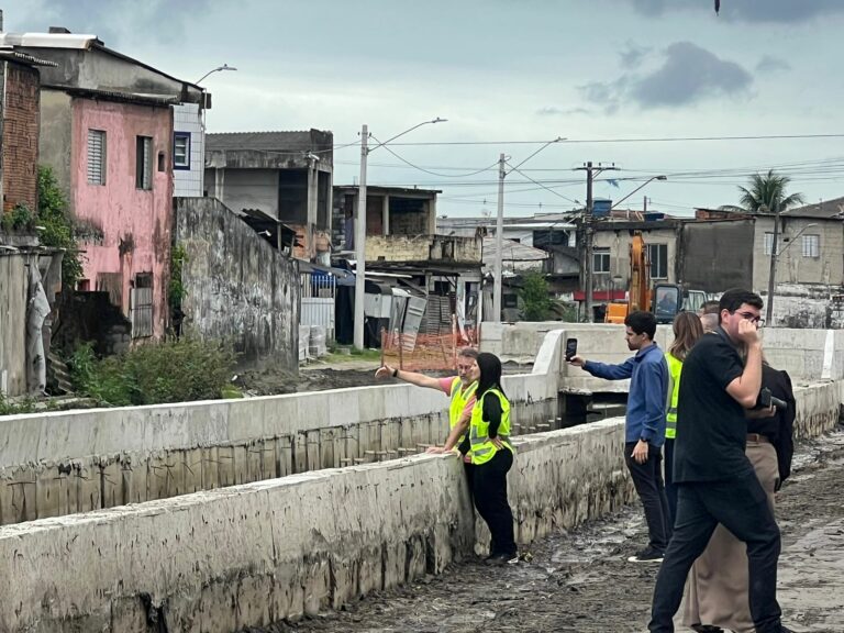 Secretária da SEMIL do Estado de SP visita obras de R$ 30,5 milhões para combater enchentes em São Vicente