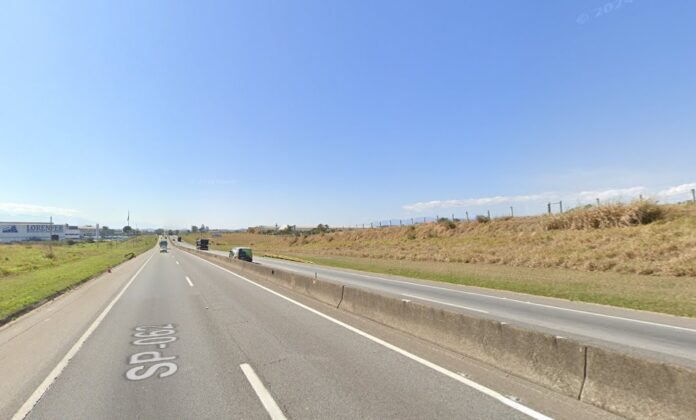 Homem morre e idosa fica ferida em acidente na Dutra, em Canas