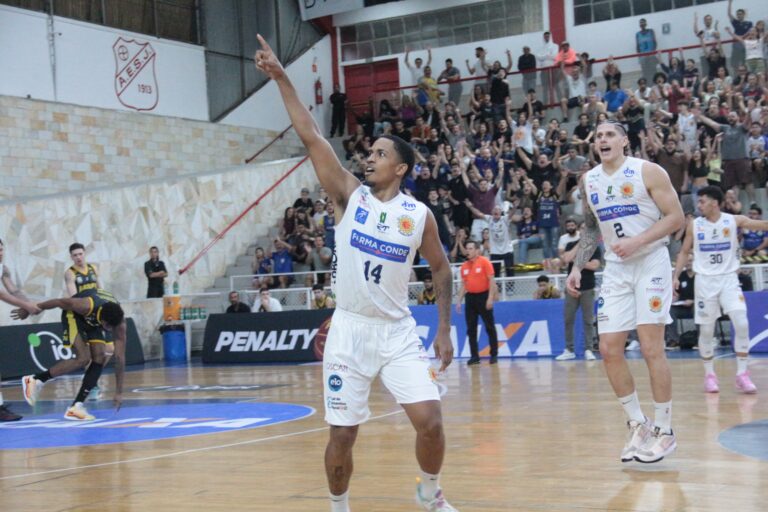 Farma Conde São José Basketball vence Mogi e entra na zona de classificação
