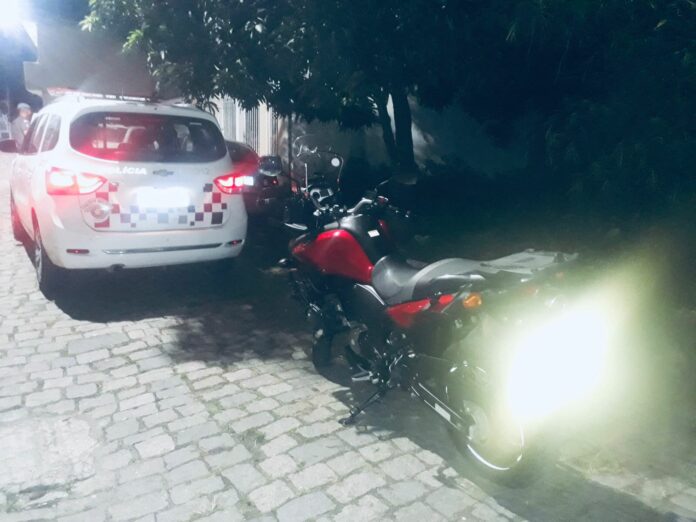 Dupla é presa por furto de motocicleta em Aparecida