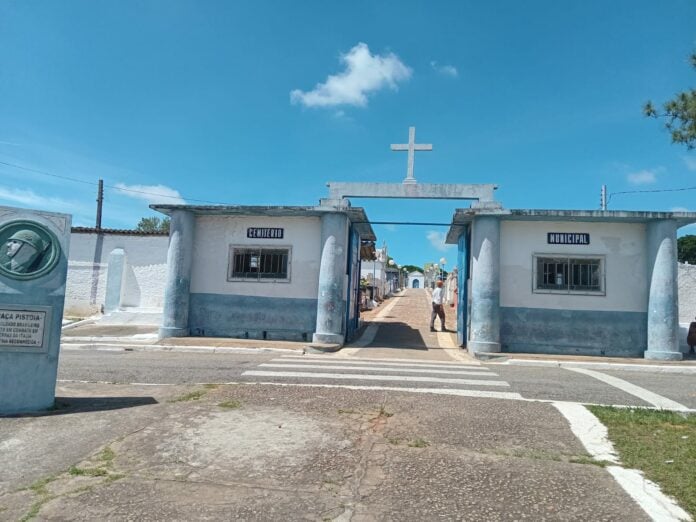 Cemitério é invadido e túmulos são violados em Taubaté