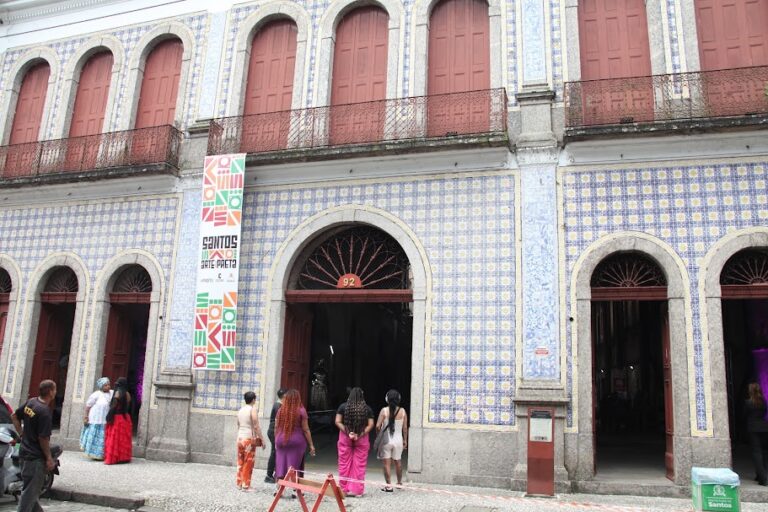 Santos Arte Preta reúne inúmeras atrações na Frontaria Azulejada; evento termina neste domingo