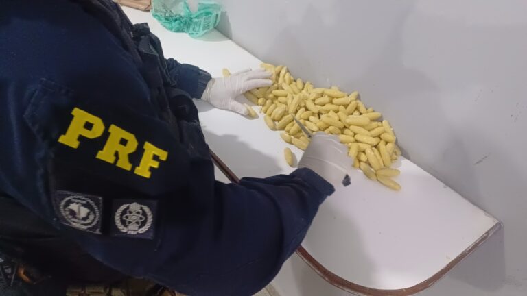 Mulher é presa transportando quase 2 kg de cocaína em carro de aplicativo na Dutra em Jacareí