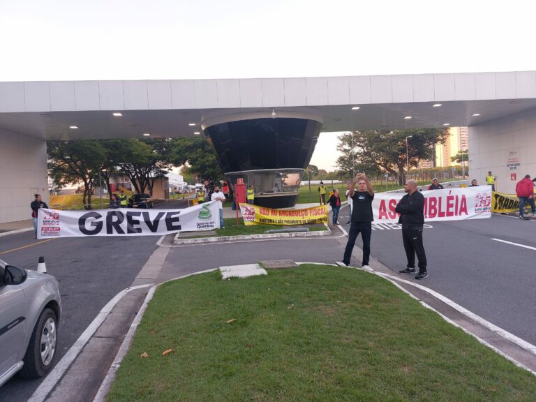 Sindicato rejeita proposta e trabalhadores seguem em greve na Johnson & Johnson em São José
