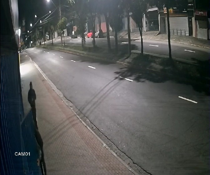 VÍDEO: Loja de veículos é invadida e furtada na zona sul de São José dos Campos